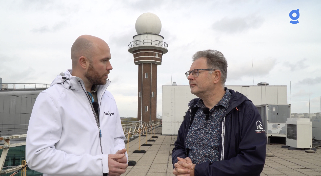 Maarten en Peter op het dak bij het KNMI